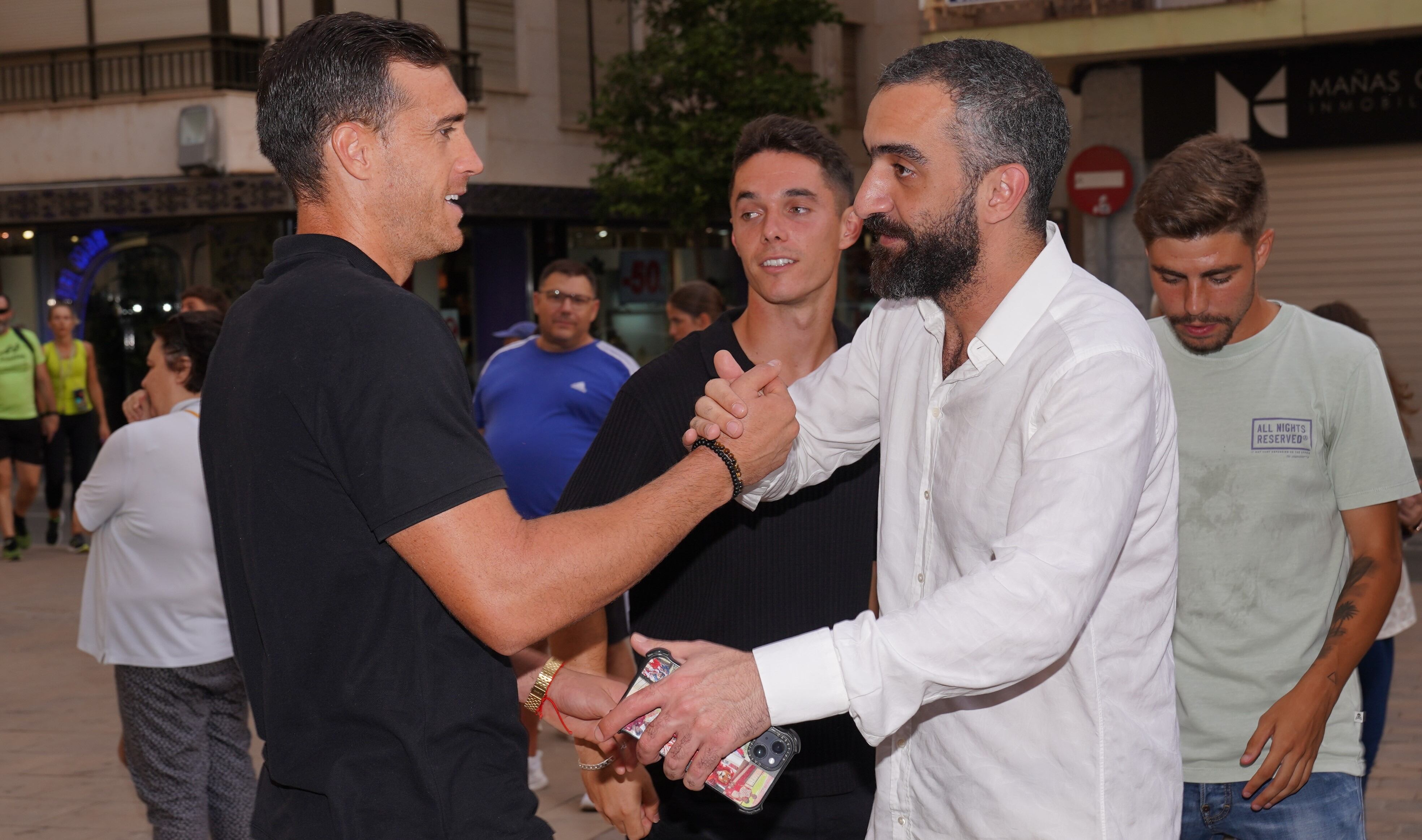 Fernando con Mohamed El Assy en la ofrenda floral.