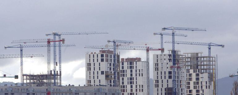 Bloque de viviendas en construcción