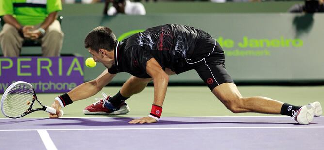 El serbio se ha impuesto al español por 6-2 y 7-6 en los cuartos de final de Miami