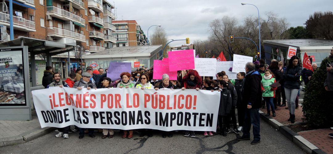 Unos treinta colectivos vecinales y sociales de Leganés convocaron una manifestación en diciembre contra lo que calificaron de abandono de la ciudad.