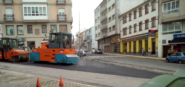 Asfaltado de la carretera que une Meira con Baleira