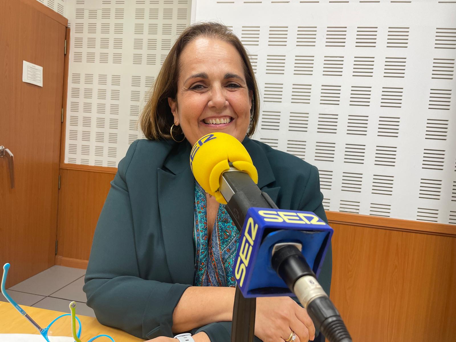 La teniente de alcalde de Hacienda del Ayuntamiento de Córdoba, Blanca Torrent, en el estudio de Radio Córdoba Cadena SER