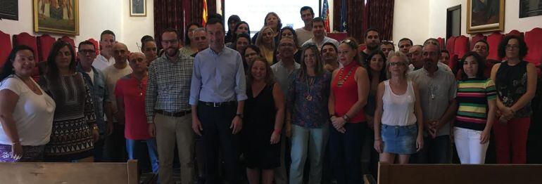 Foto de familia tras la entrega de los diplomas