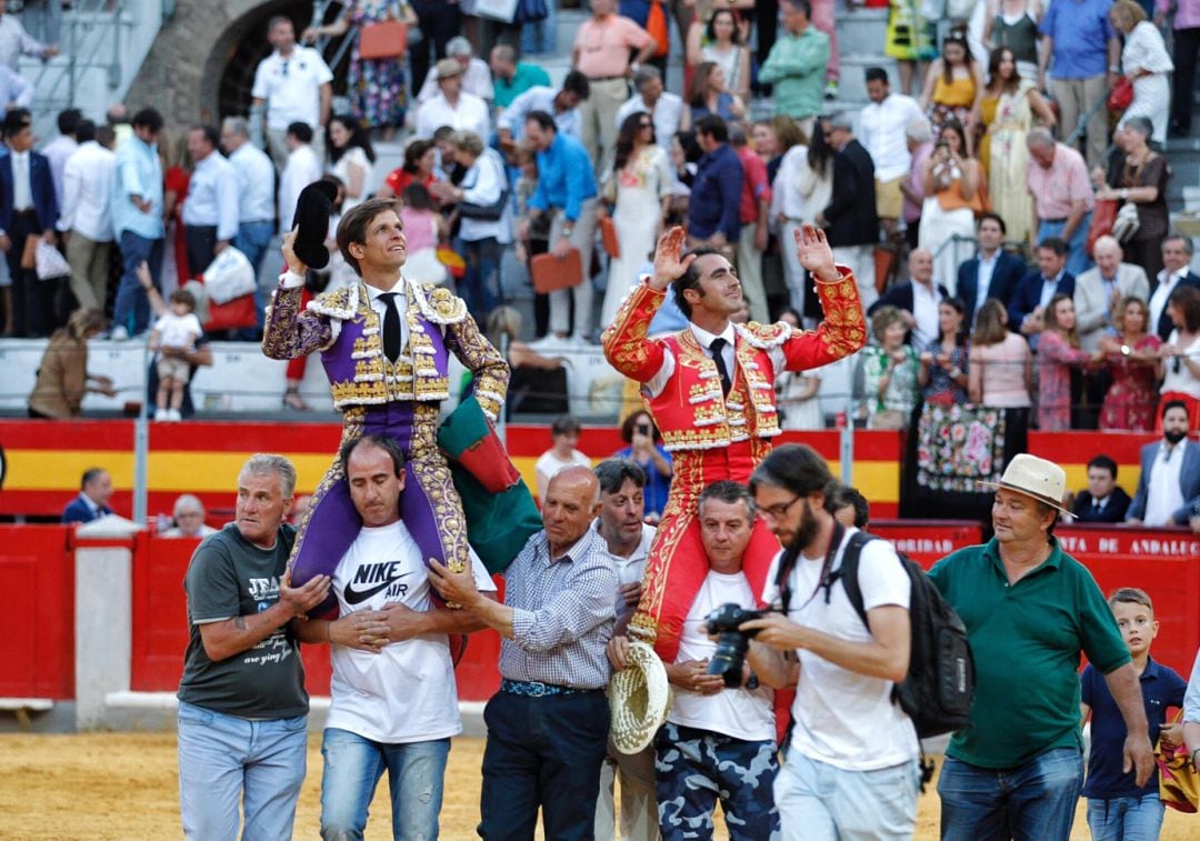 El Juli y El Fandi, a hombros tras la corrida del Viernes de Corpus en Granada