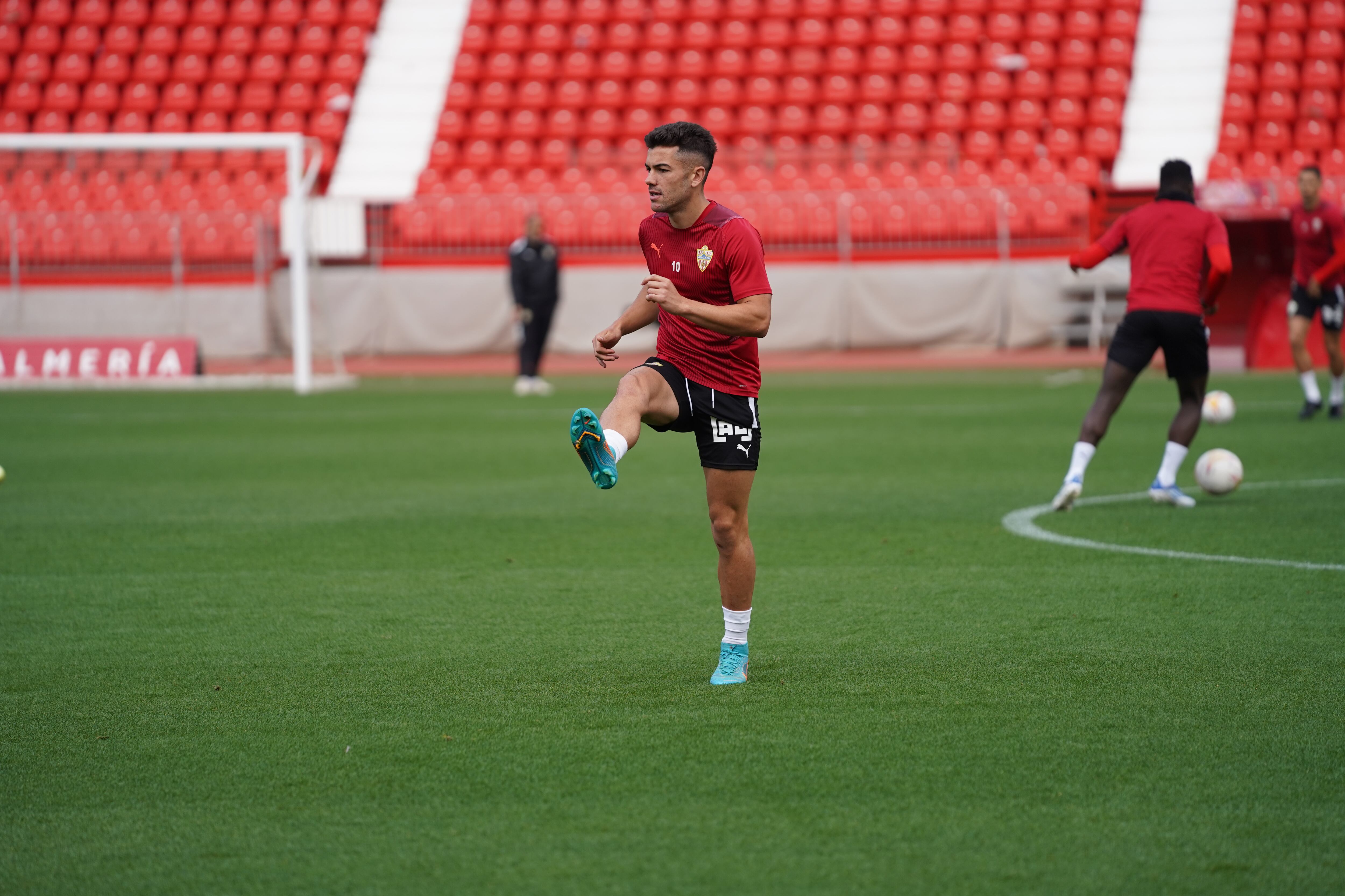 Curro Sánchez es uno de los jugadores de moda en el Almería.