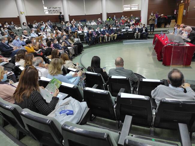 Asistentes en el Foro de debate "Ética y cuidados al final de la vida", que organiza el colegio de Enfermería en Ciudad Real