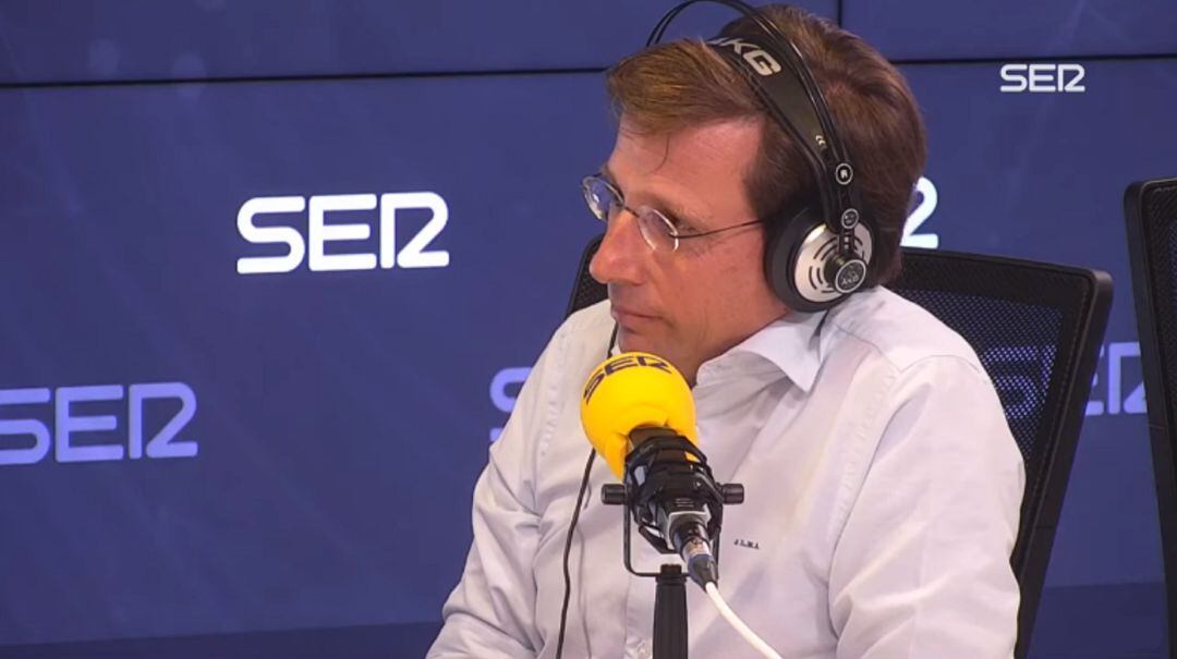 El alcalde de Madrid, José Luis Martínez Almeida, en una entrevista en la Cadena Ser (archivo).