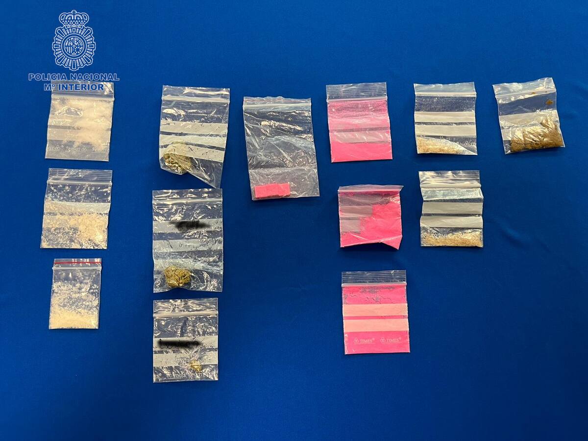 Detienen en Ibiza a una alemana que fue sorprendida fumando marihuana en la calle cargada de drogas