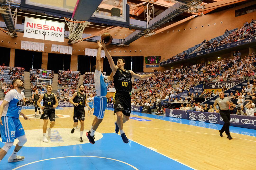 San Miguel entra a canasta en el encuentro jugado en Fontes Do Sar