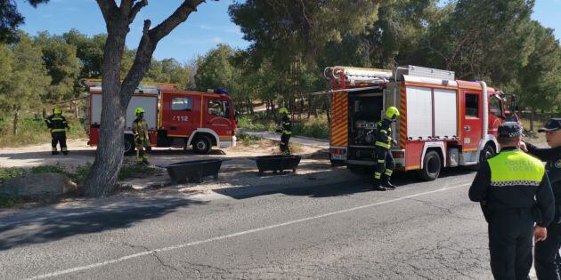 Bomberos desplegados al incendio de Monte Tossal