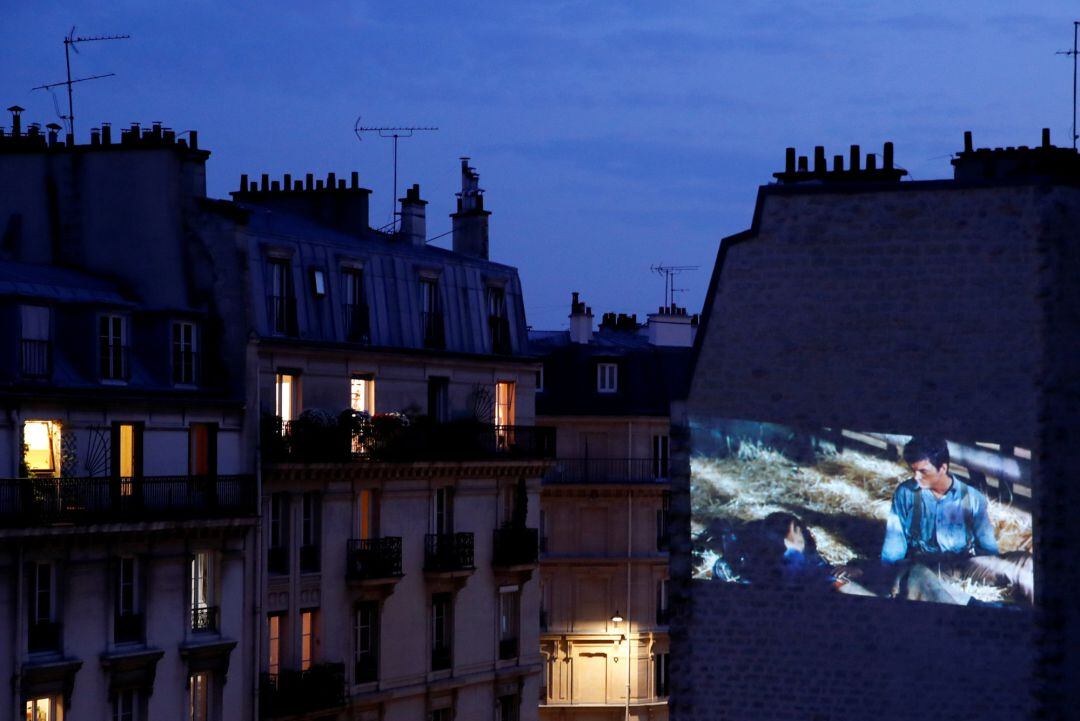 Proyección en los balcones de la ciudad de París.