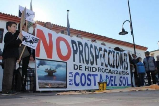 Protestas de los vecinos de Mijas ante las prospecciones de gas