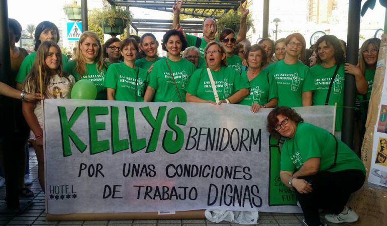 Asociación Kellys Benidorm - La Marina Baixa en una concentración 