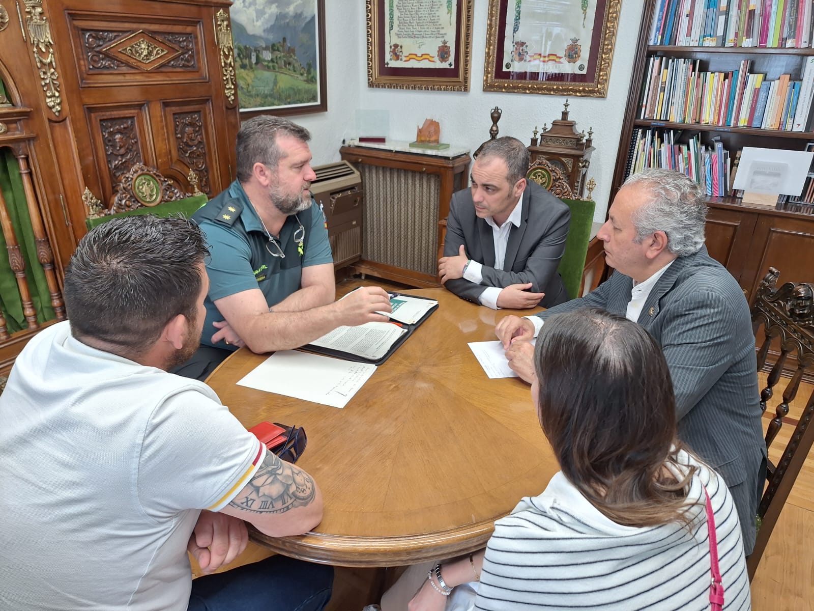 Momento de la reunión para abordar la seguridad en Grañén