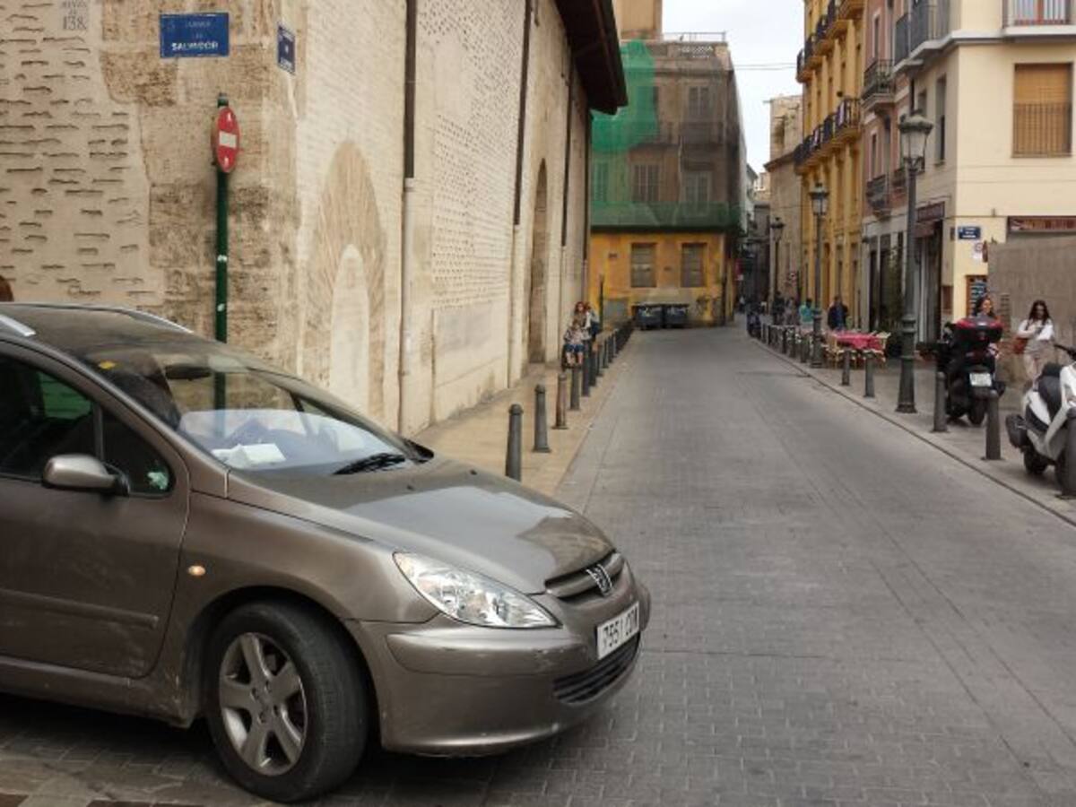 Movilidad anuncia ahora que peatonaliza también la calle Salvador