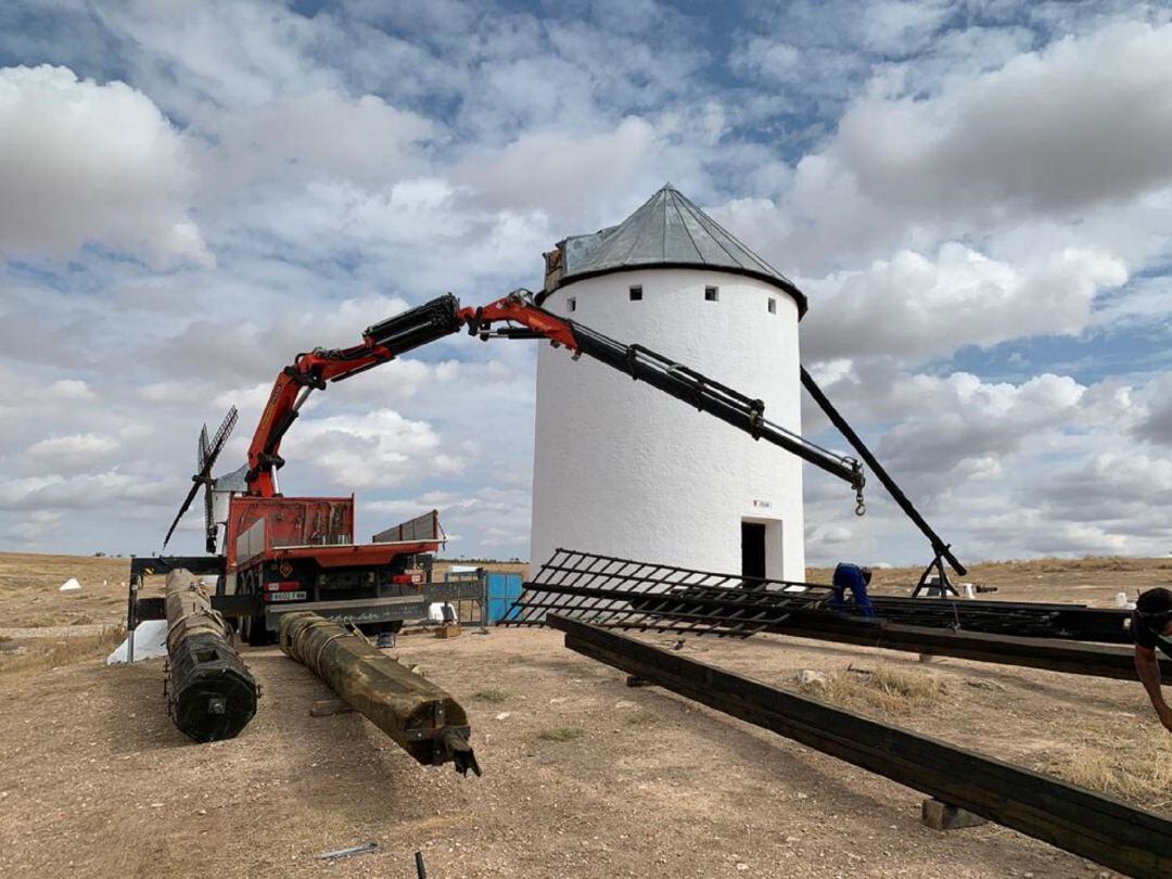 Reparación del Molino Culebro, el que alberga el Museo dedicado a Sara Montiel