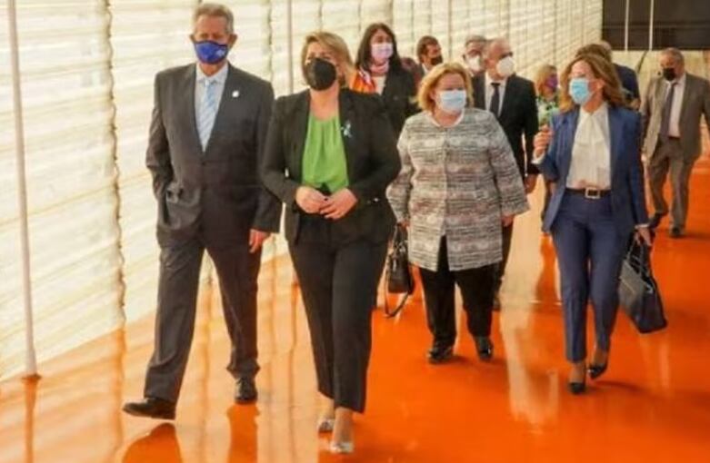 El presidente de la Asociación de Graduados Sociales junto a la alcaldesa en una foto de archivo