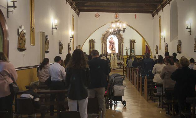 Celebración de una misa del sacerdote de origen rumano Daniel Lazar