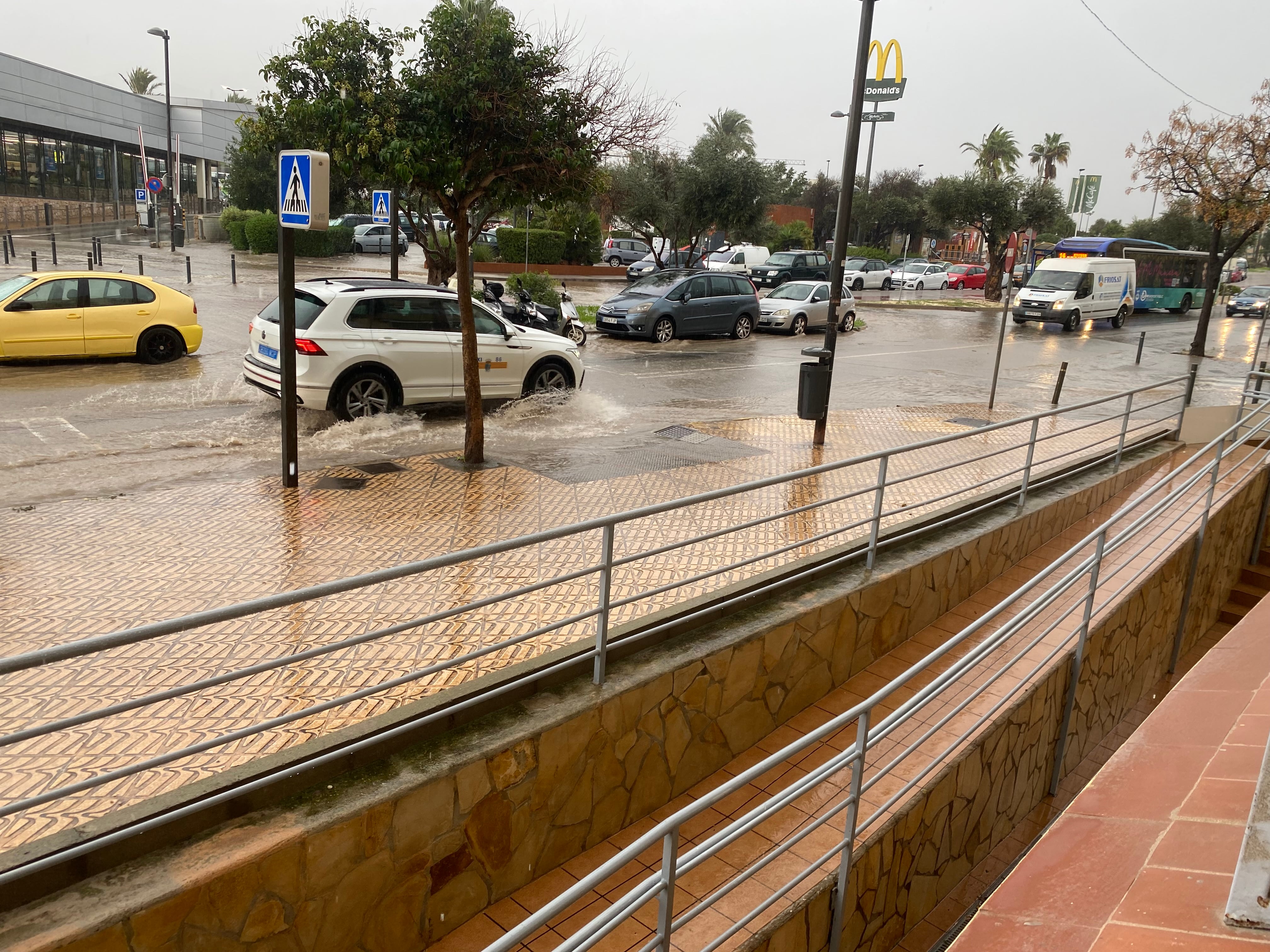 Una calle de Ibiza tras la tromba de agua