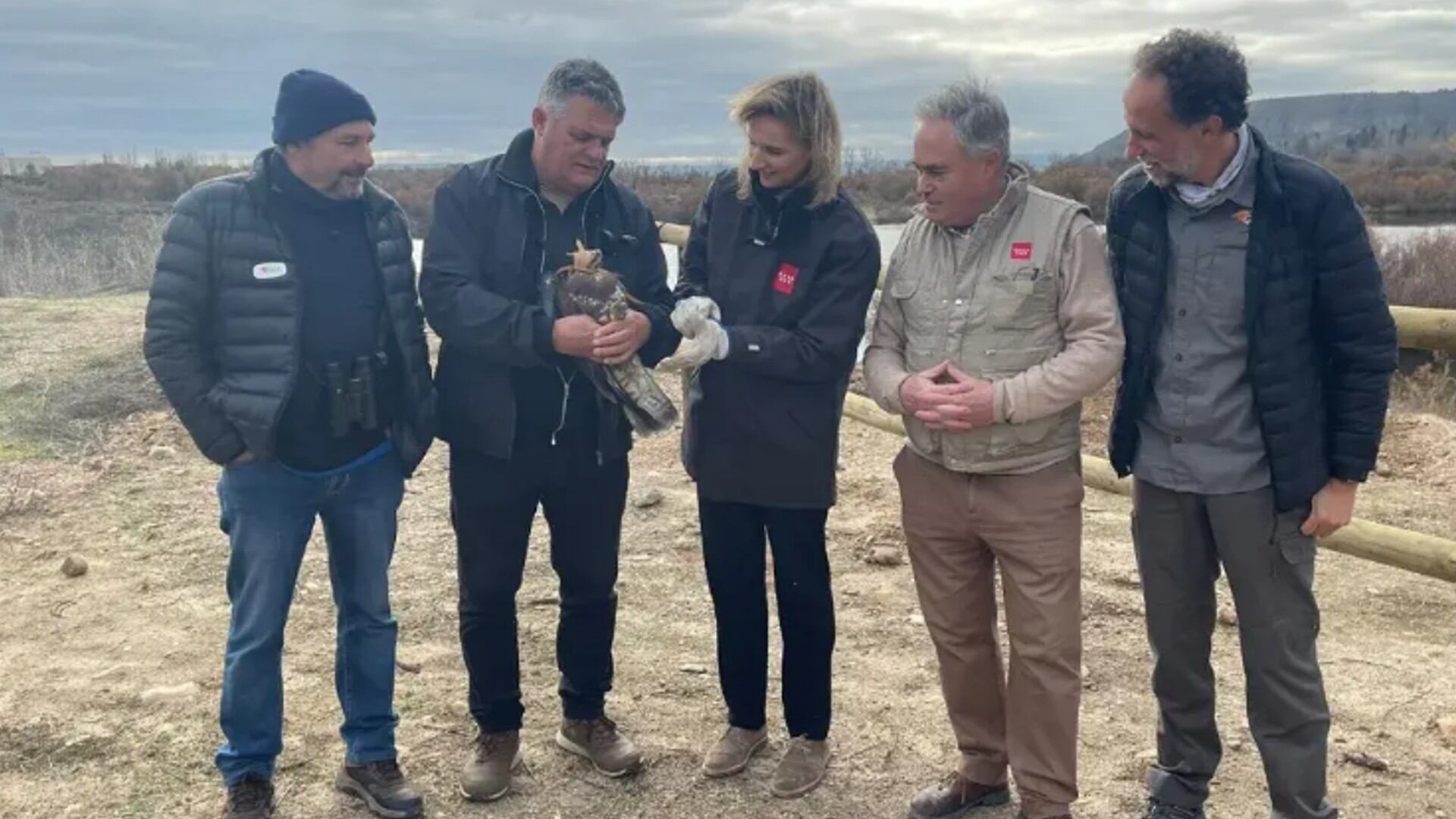 La consejera de Medio Ambiente, Paloma Martín, en el humedal de Velilla