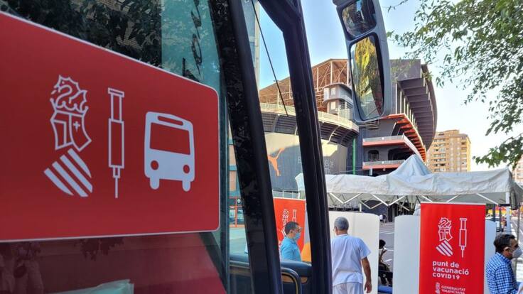 Duro testimonio de un hombre que se vacunó de covid en Mestalla: "He enterrado a mi amigo, él no se vacunó"