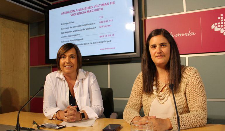 La diputada de bientestar social Marian Olabarrieta y Miren saratxaga directora