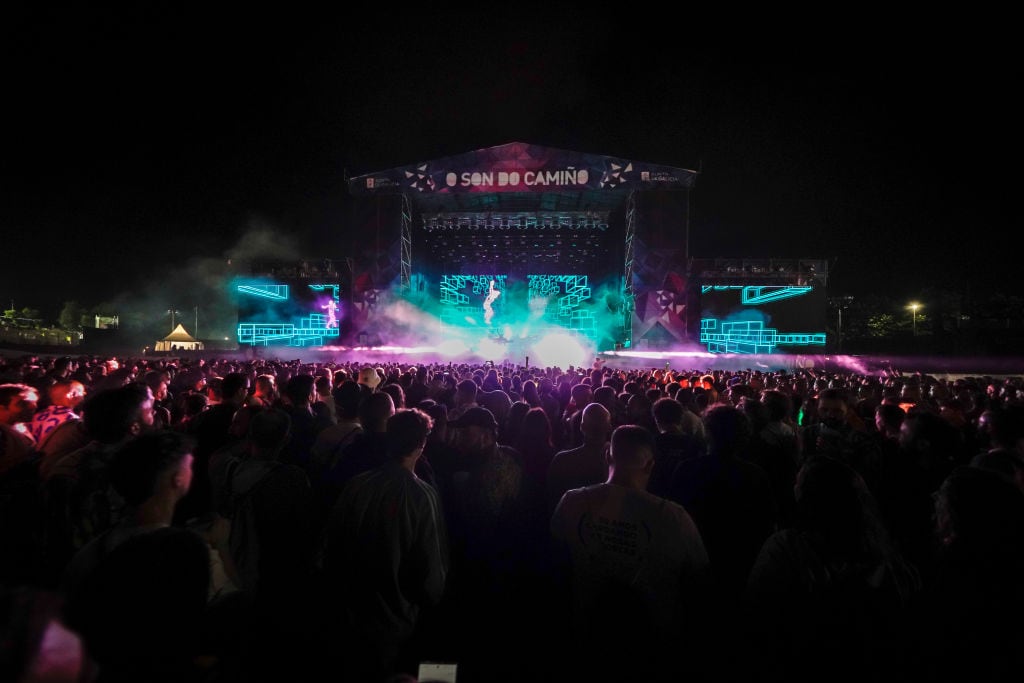 SANTIAGO DE COMPOSTELA, SPAIN - JUNE 16: The Chemical Brothers perform during O Son do Camiño Festival on June 16, 2022 in Santiago de Compostela, Spain. (Photo by Cristina Andina/Redferns)