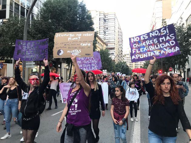 Miles de personas han vuelto a manifestarse esta tarde por Murcia pidiendo igualdad