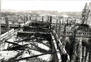 Imagen de las consecuencias del incendio de la Catedral de León en 1966