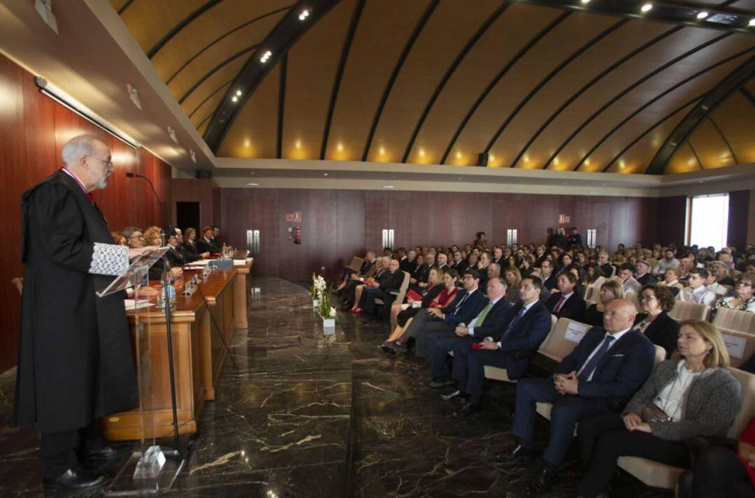 El Colegio de Abogados cerrado