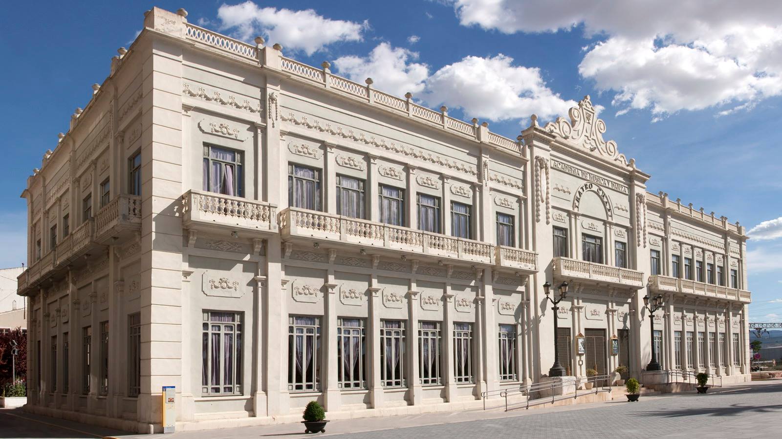 Exterior del teatro Chapí
