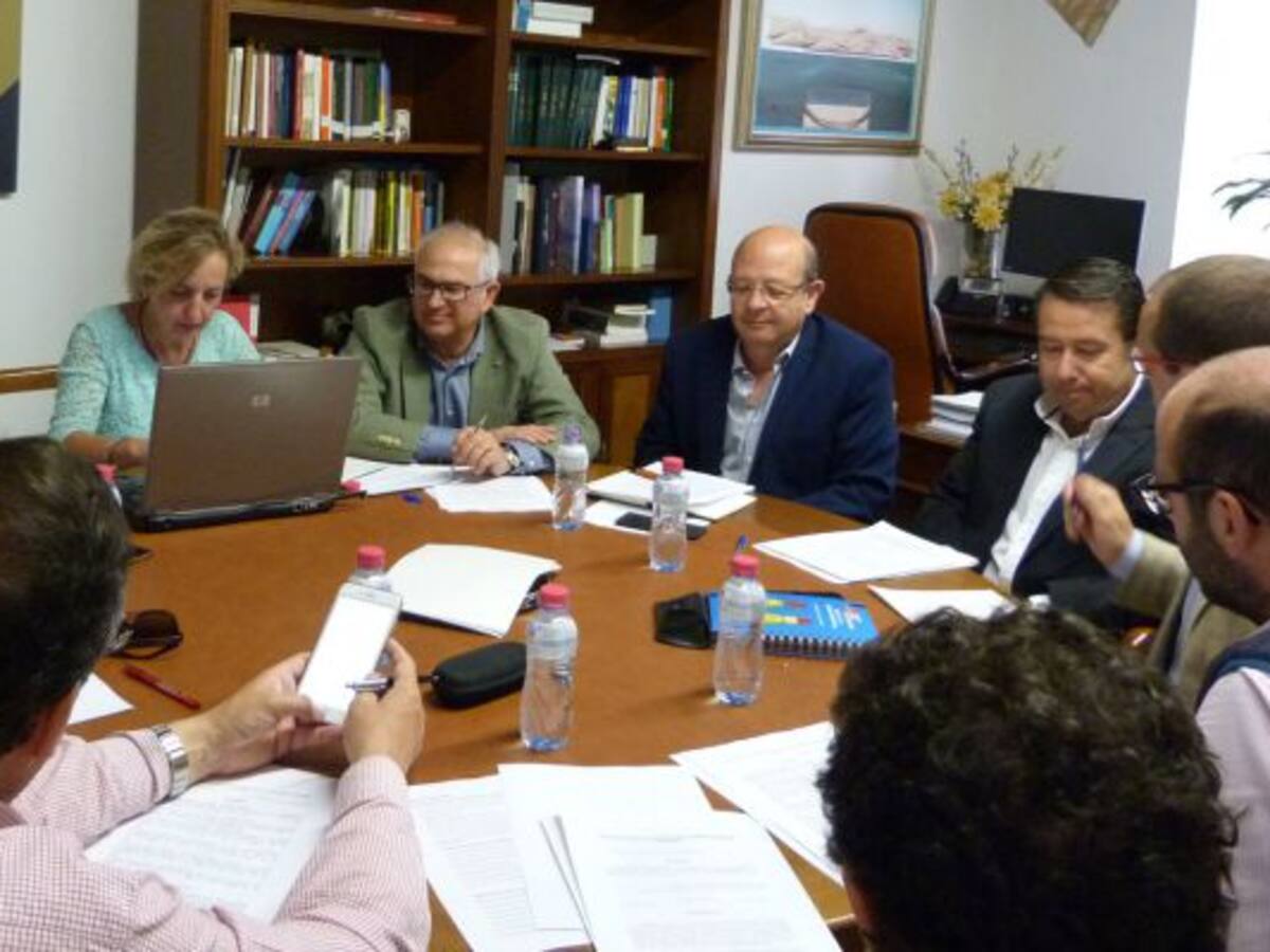 Una mesa sobre la construcción para analizar el sector