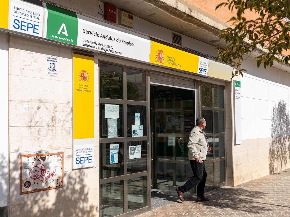 El paro baja en febrero en Málaga en 495 personas y se rozan los 732.000 cotizantes