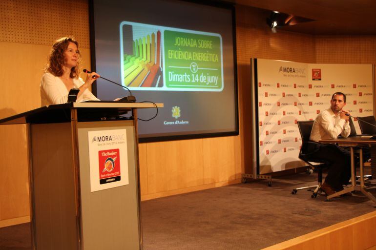 Sílvia Calvó en l'acte d'obertura de la Jornada d'Eficiència Energètica