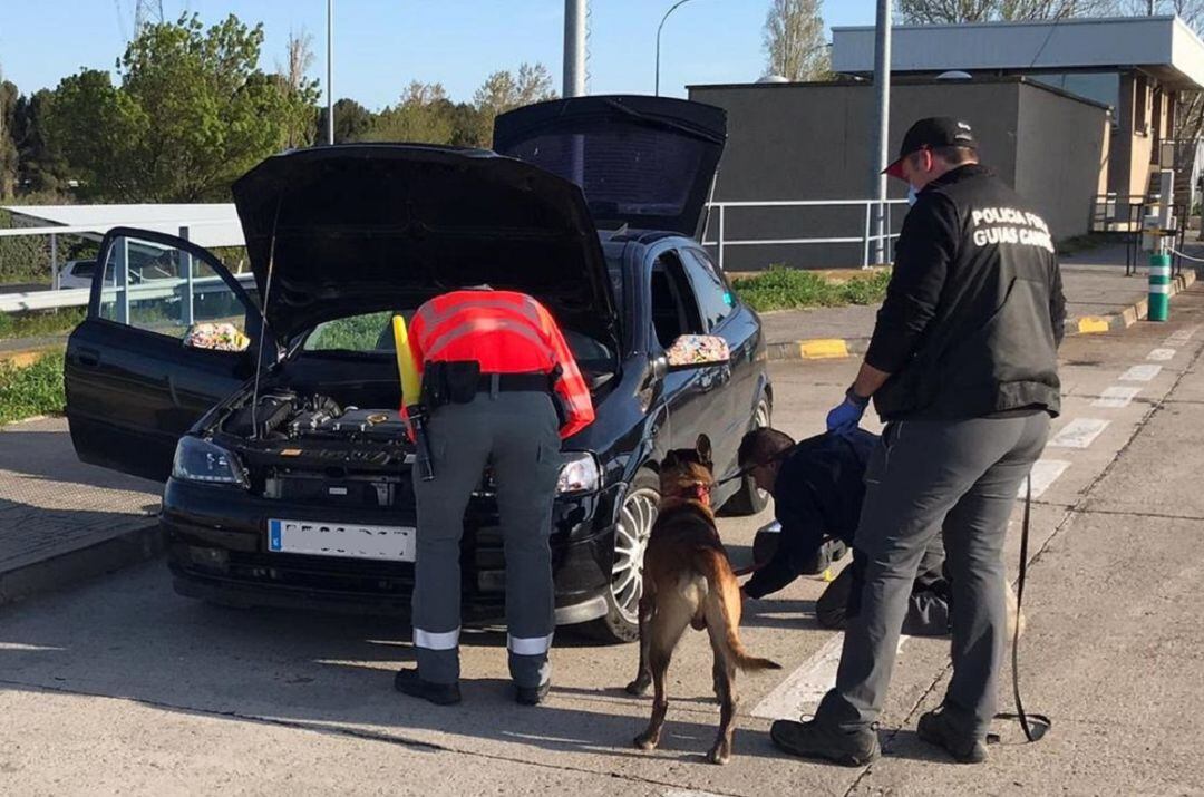 Coche interceptado en Marcilla.