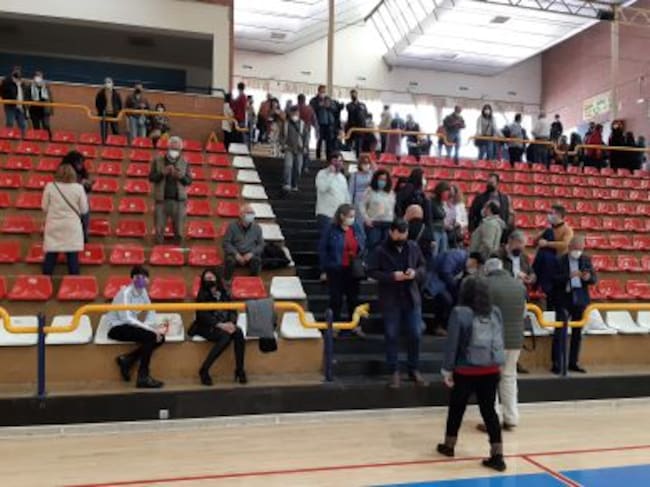 Militantes del PSOE, durante la asamblea extraordinaria celebrada en San José.