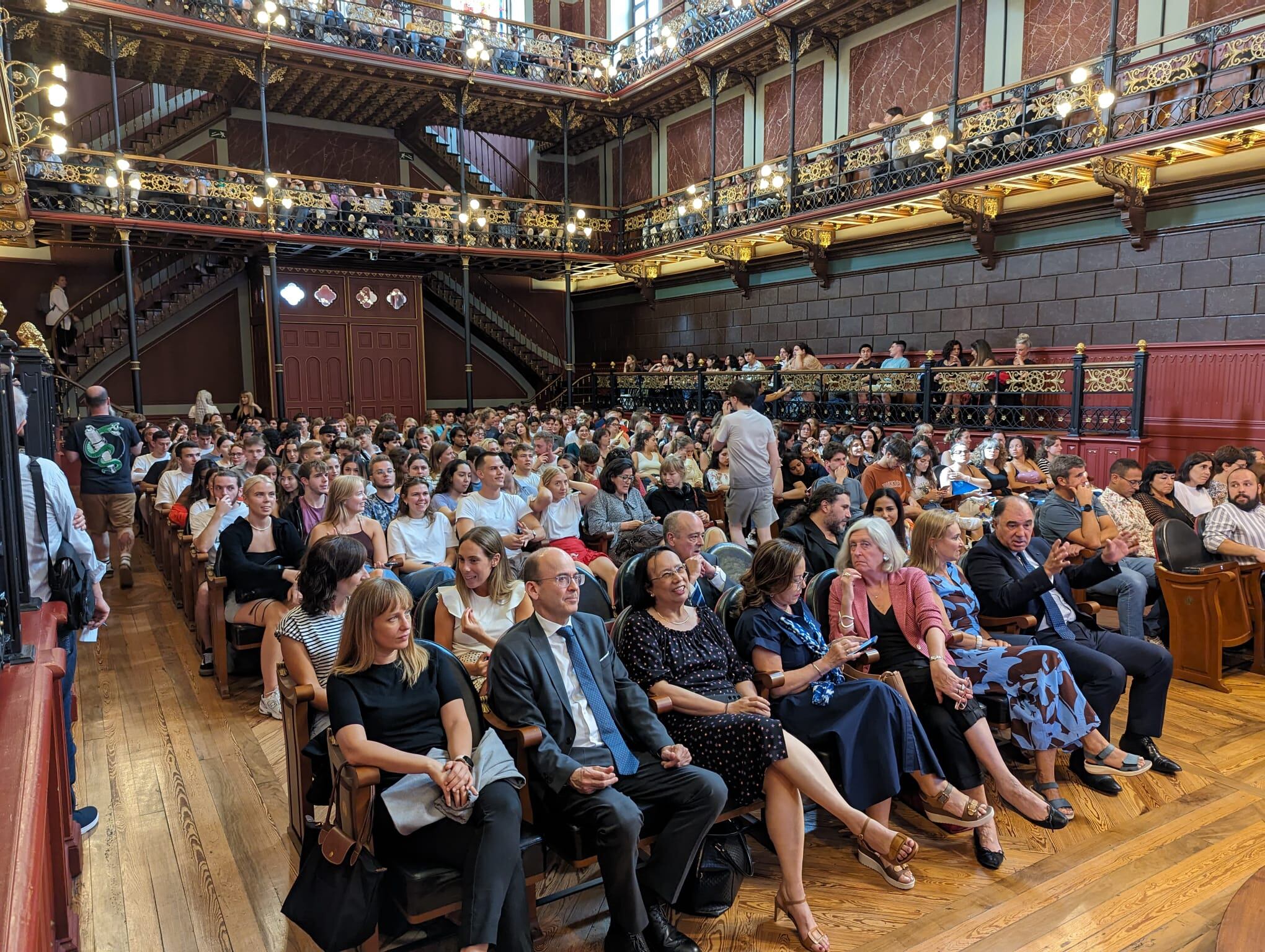 Asistentes al acto de bienvenida a los alumnos de intercambio en la Universidad de Deusto. / Radio Bilbao