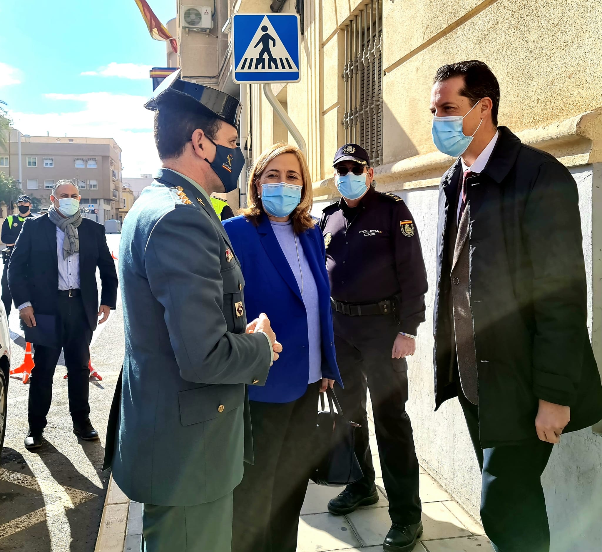 Subdelegada Gobierno y Ayuntamiento Elda visitando el cuartel Guardia Civil y comisaría Policía Nacional Elda-Petrer