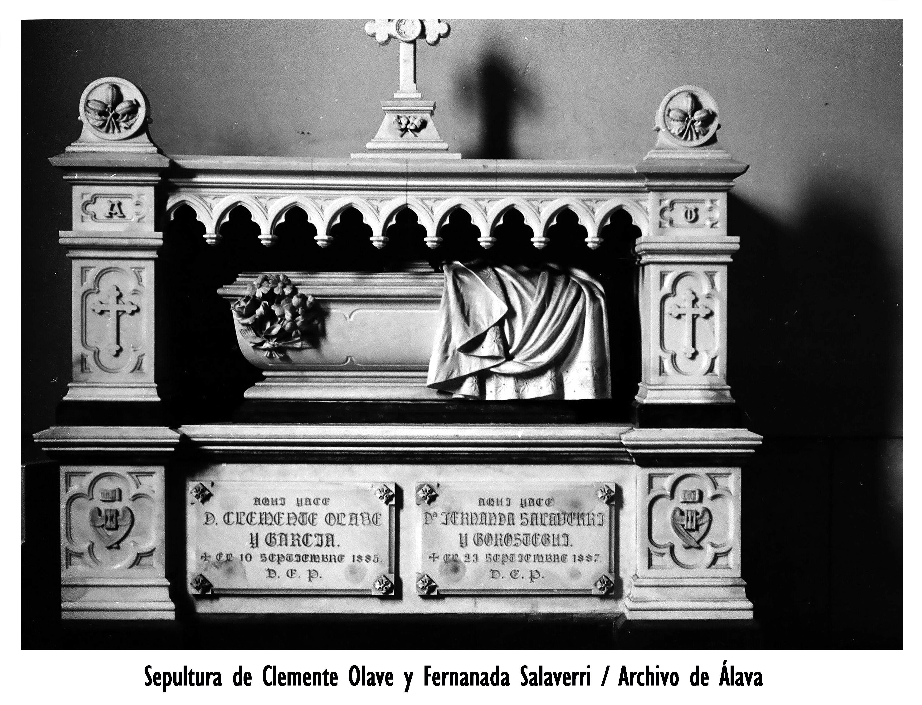 Sepultura de Clemente Olave y Fernanda Salaverri / Archivo Municipal