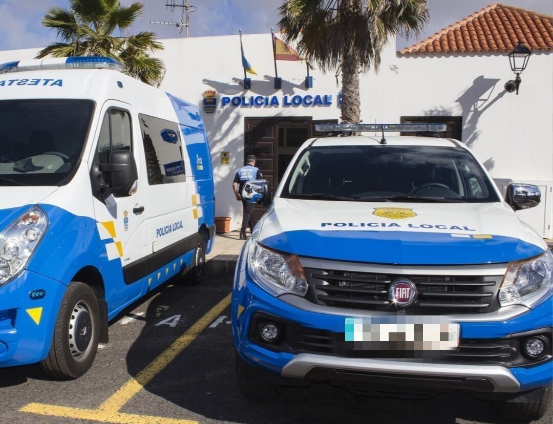 Vehículos de la Policía Local de Teguise.
