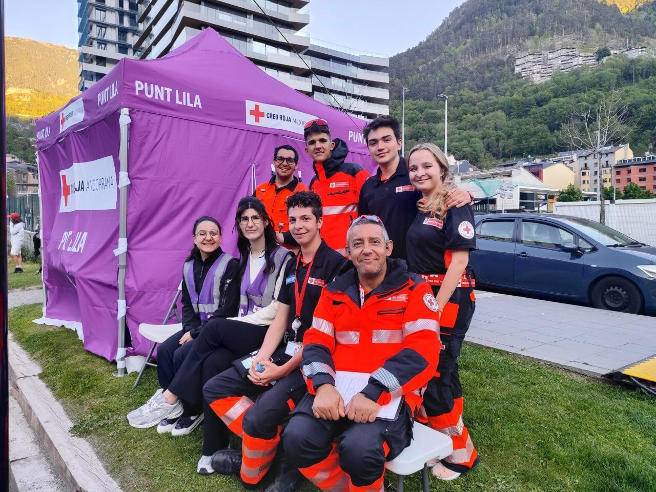 Un equip preventiu de la Creu Roja en un acte a Escaldes-Engordany