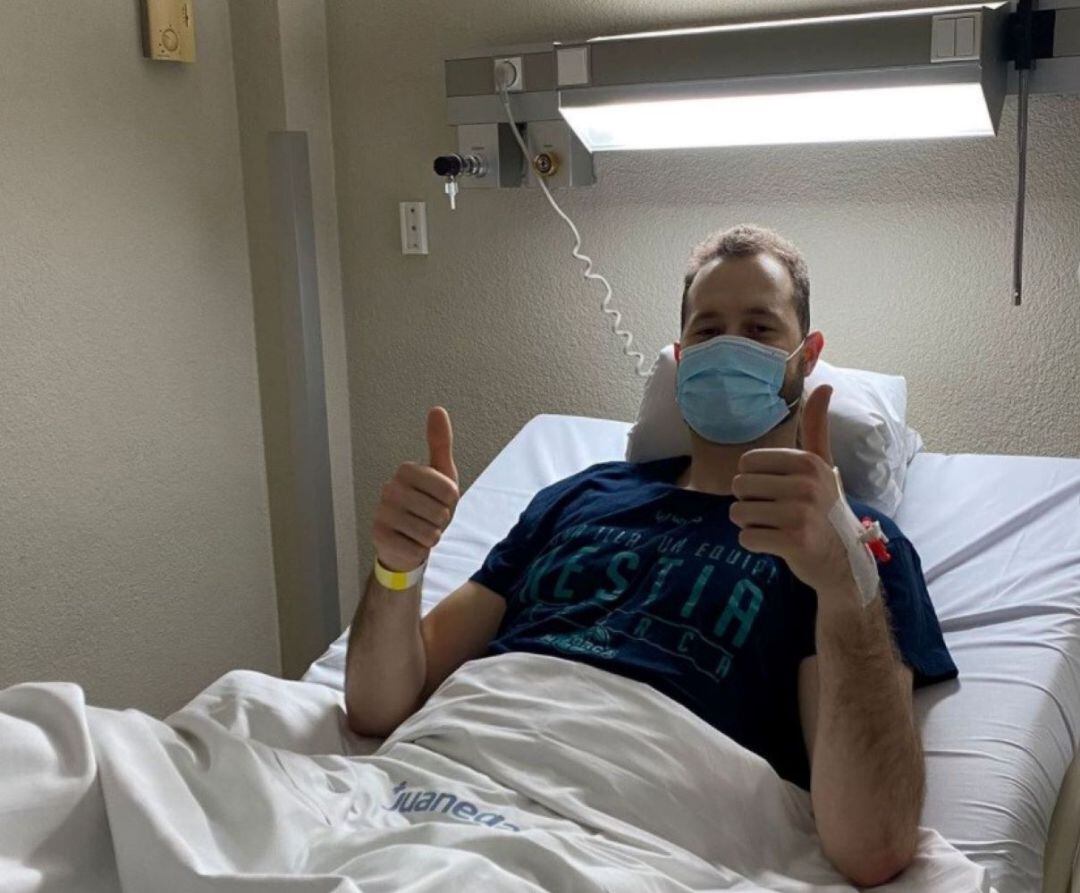 El pivot menorquinista va ser operat a Palma de la seva lessió al peu.