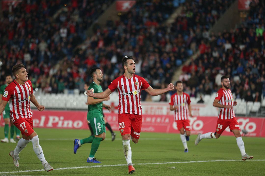 Álvaro Giménez celebrando el gol ante el Sporting.