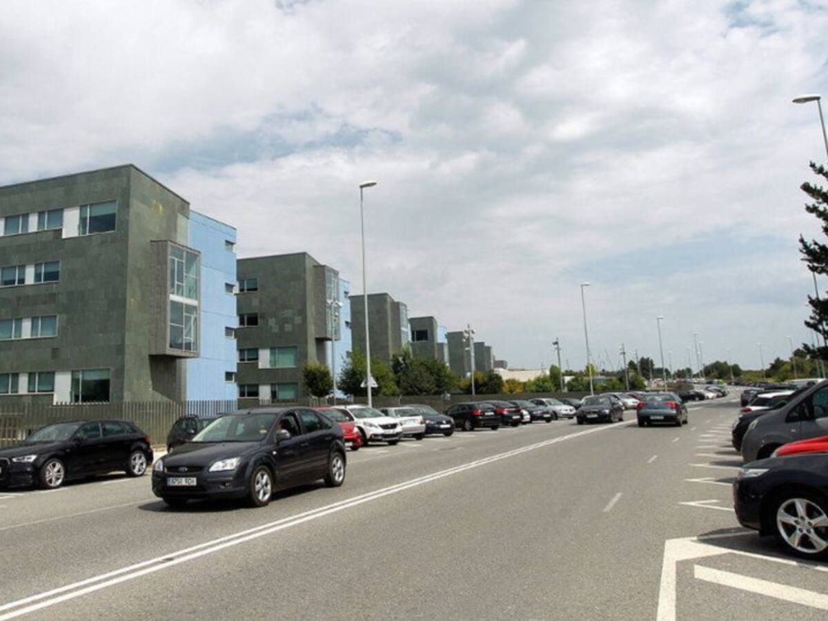 Responde cun bate de béisbol ás ameazas dun "aparcacoches" no HULA