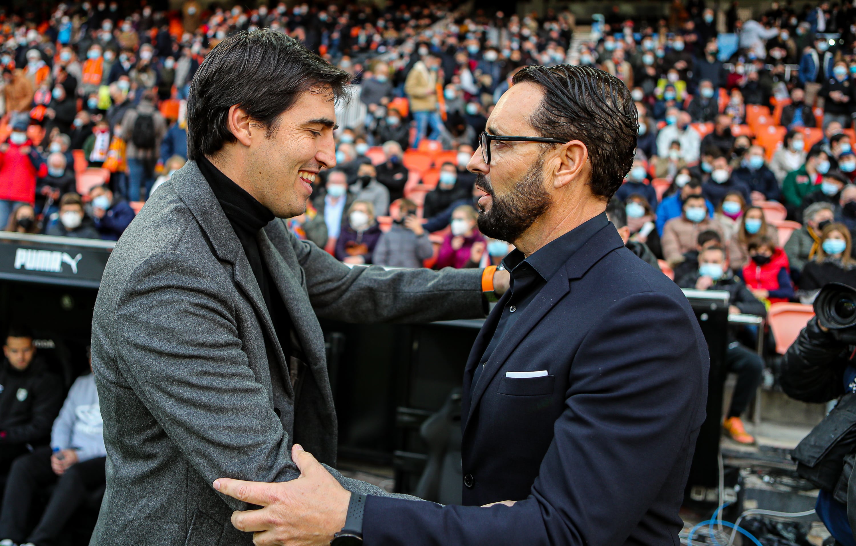 Jose Bordalas saluda en Mestalla a Andoni Iraola