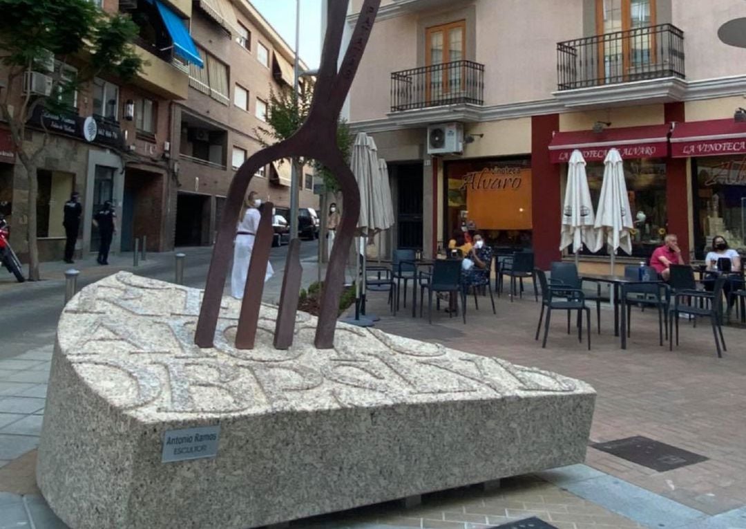 Monumento a la tortilla de patatas en el municipio badajocense de Villanueva de la Serena.