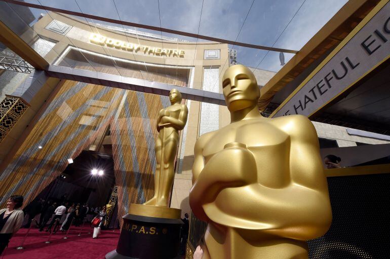 Estatuas de los premios Oscar en el Hollywood and Highland Center de Los Ángeles, California