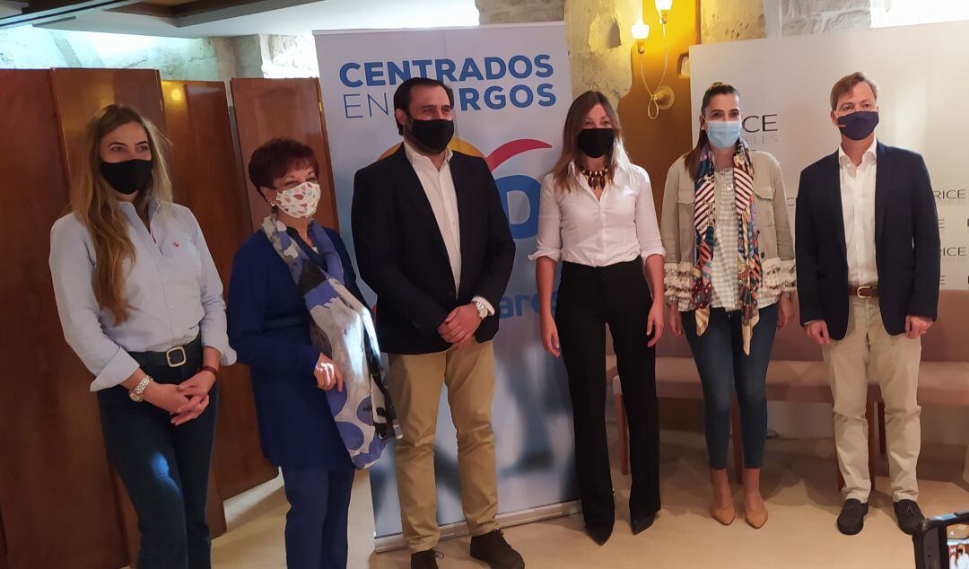 El grupo del PP en el Ayuntamiento de Burgos con seis de sus siete concejales