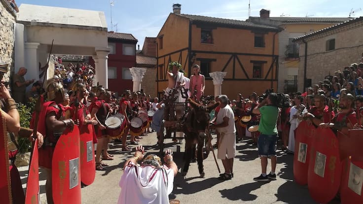 Entrevista a Manuel Martínez, presidente de la Asociación Cultural Dios Baco de Baños de Valdearados tras recibir la decalración de interés regional la Fiesta del dios Baco que organiza el colectivo