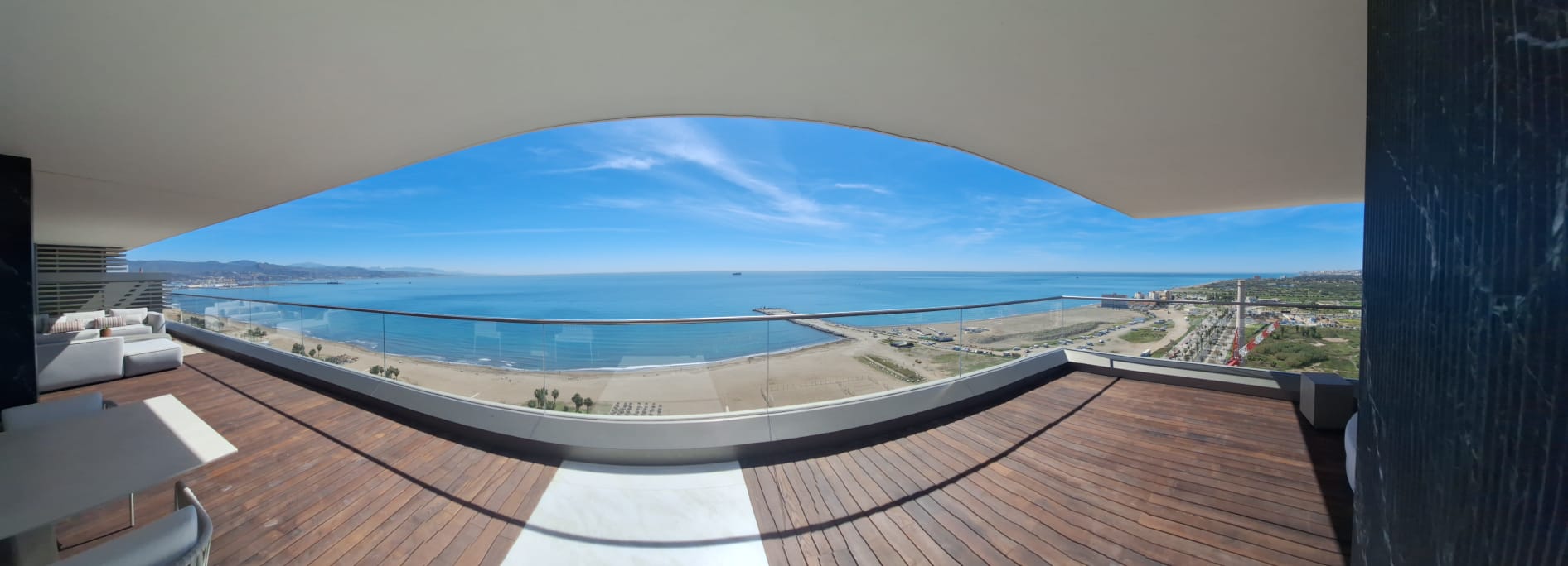 Terraza del ático en la torre Sierra Blanca